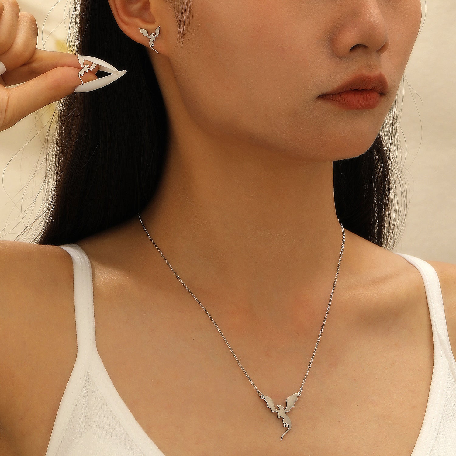 Wholesale Stainless Steel Cut Flying Dragon Pendant Clavicle Necklace